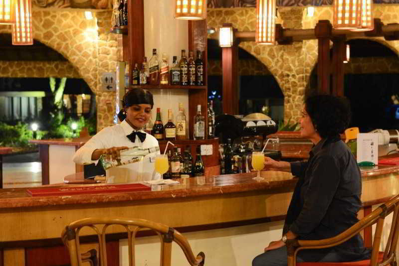 Ledger Plaza Bahari Beach ダル・エス・サラーム エクステリア 写真